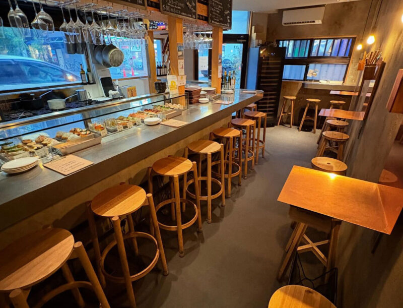 街に明かりを灯す小さな劇場